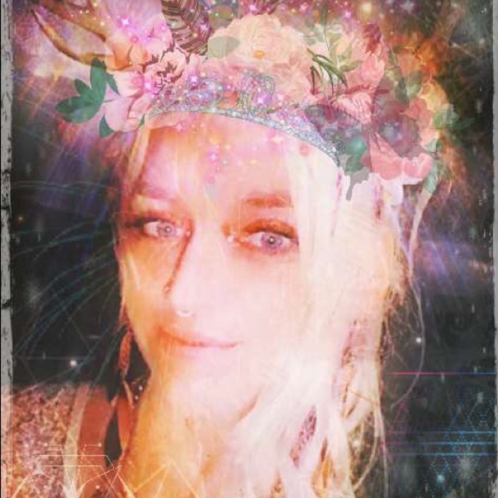 🧜‍♀️✨ hii there! Meet your Posh Ambassador Hiedi! 🙋‍♀️😊